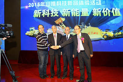 以“新科技、新能量、新價值”為主題的2015山推科技新品體驗活動在公司總部拉開帷幕。